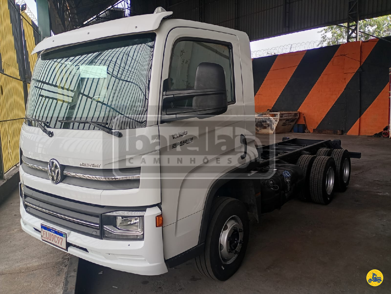 CAMINHAO VOLKSWAGEN VW 13180 Chassis 3/4 6x2 Barella Caminhões OSASCO SÃO PAULO SP
